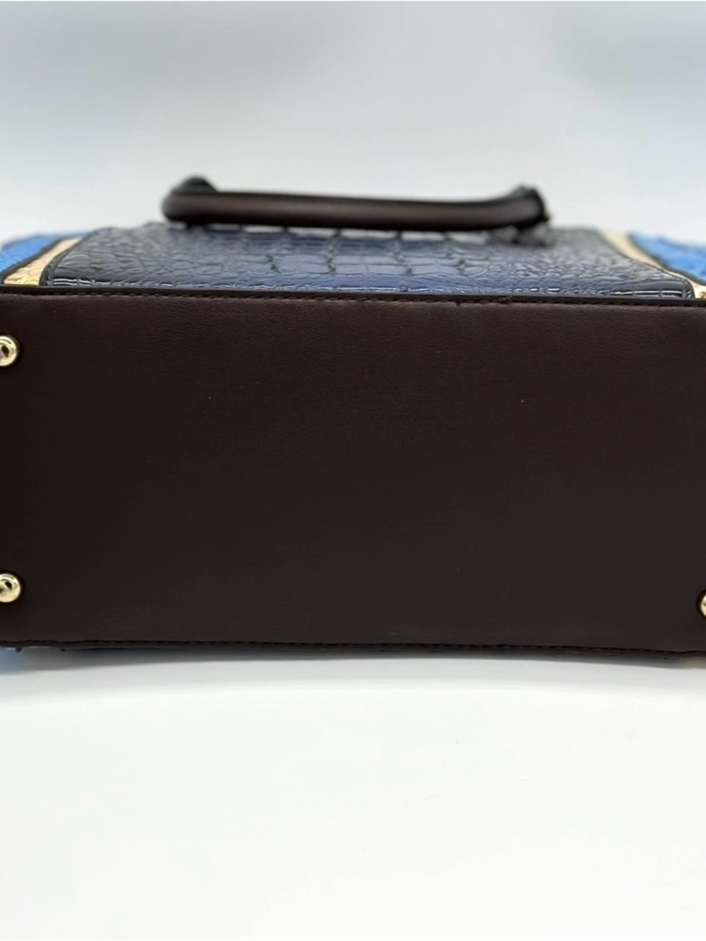 Navy & Light Blue Croc-Embossed High Quality Vegan Leather Tote with Wallet - Picture 3 of 12